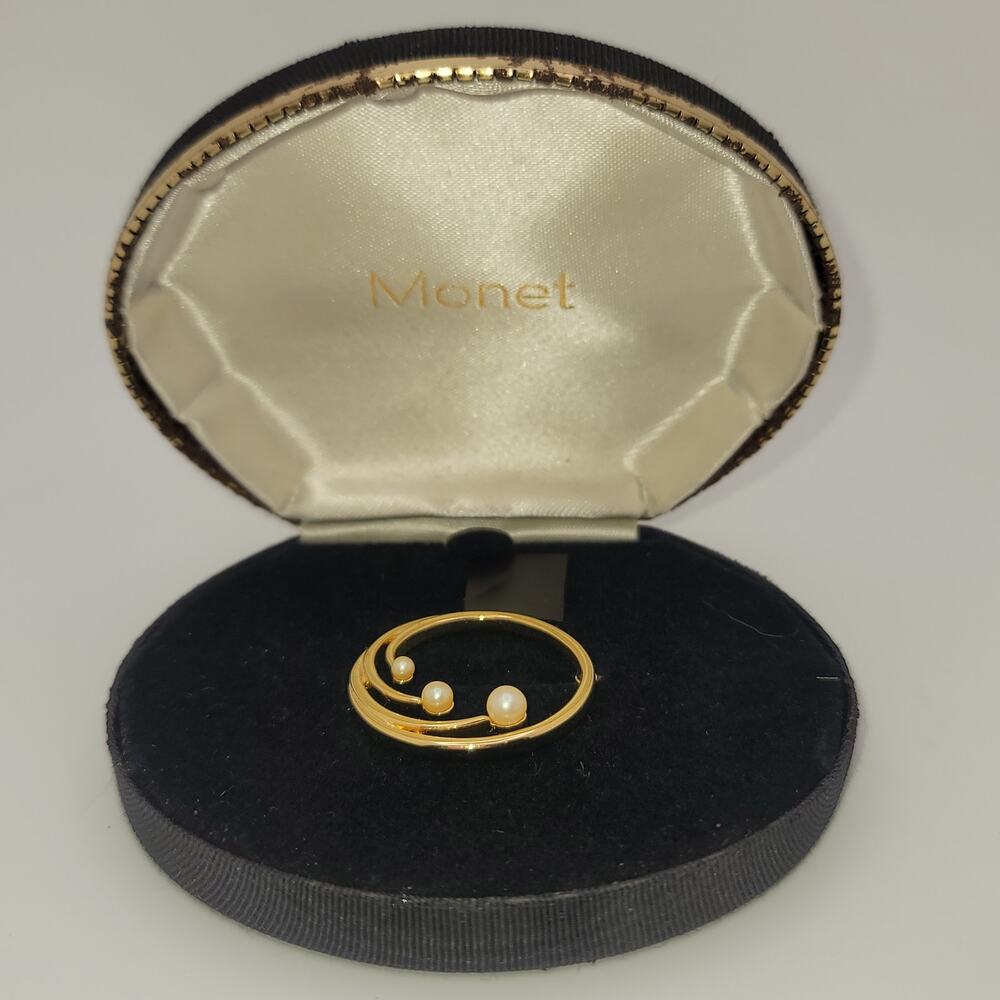 Vintage Monet Gold-tone Winding Round Circle Faux Pearl Brooch